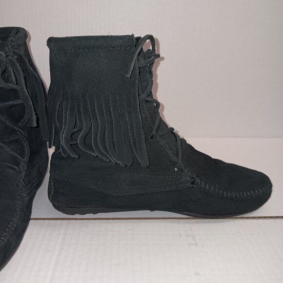 MINNETONKA SUEDE FRINGE MOCCASIN ANKLE BOOTIES - Picture 4 of 10